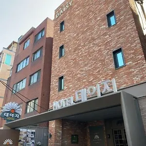 Daisy Motel